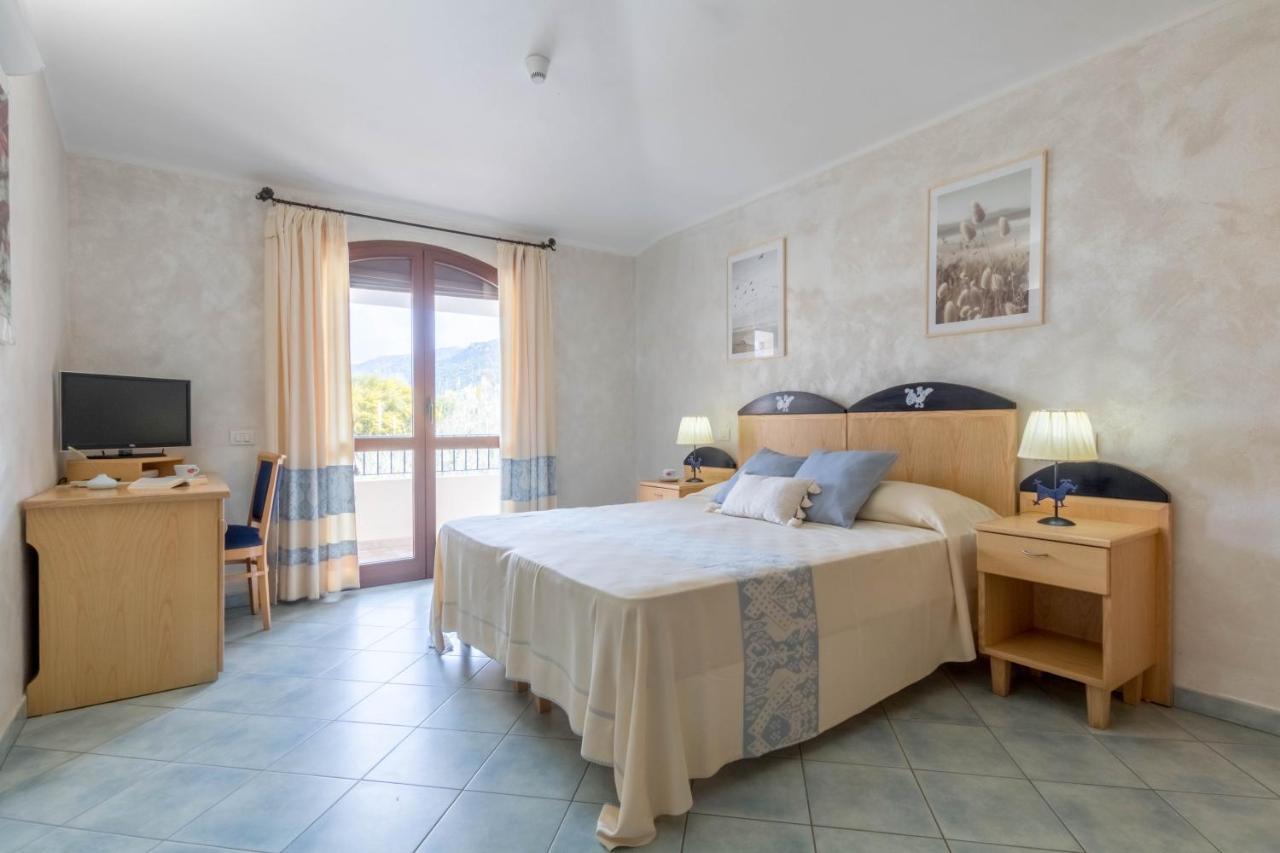 Hotel Villa Del Mare Solanas Extérieur photo