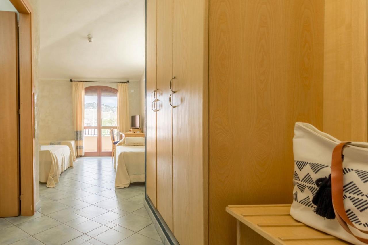 Hotel Villa Del Mare Solanas Extérieur photo