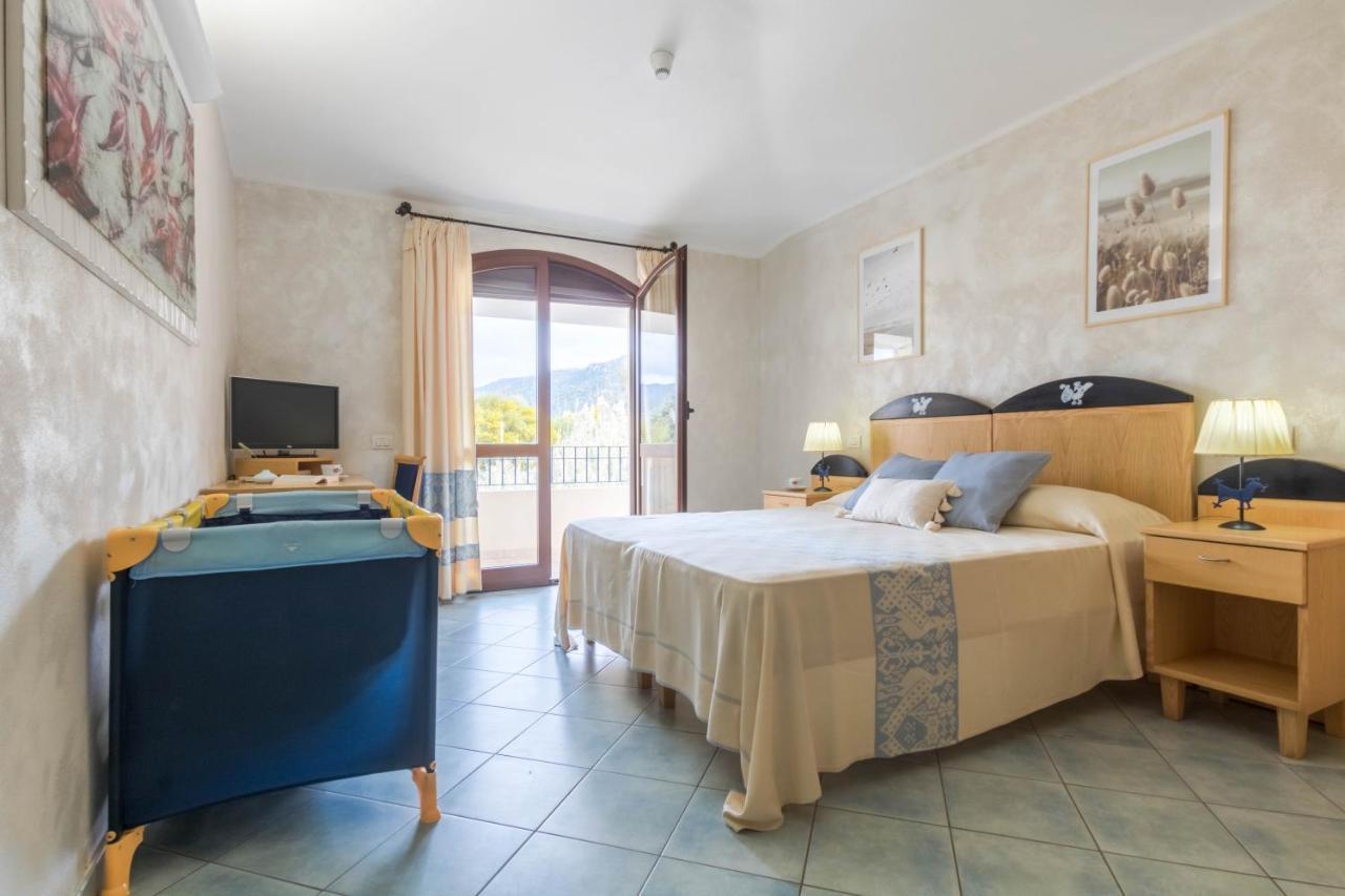 Hotel Villa Del Mare Solanas Extérieur photo