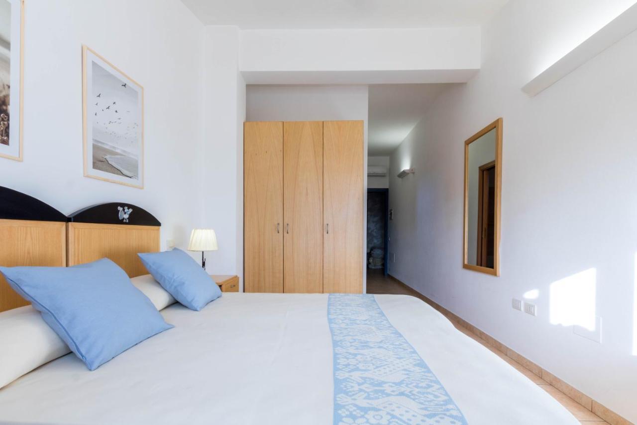 Hotel Villa Del Mare Solanas Extérieur photo